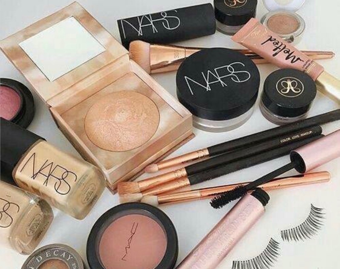 Aesthetic cosmetics layout, makeup palettes, and styling brushes
