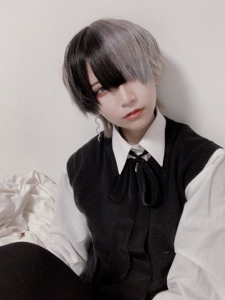 Jirai Danshi structured fashion layers